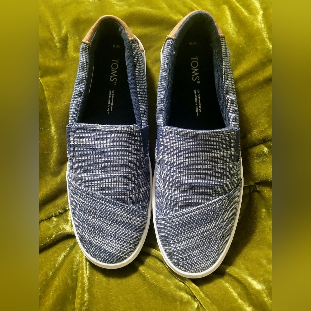 TOMS Women's Textured Blue Loafers